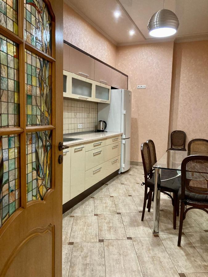 מוקצ'בה Large Apartment In The City Center מראה חיצוני תמונה