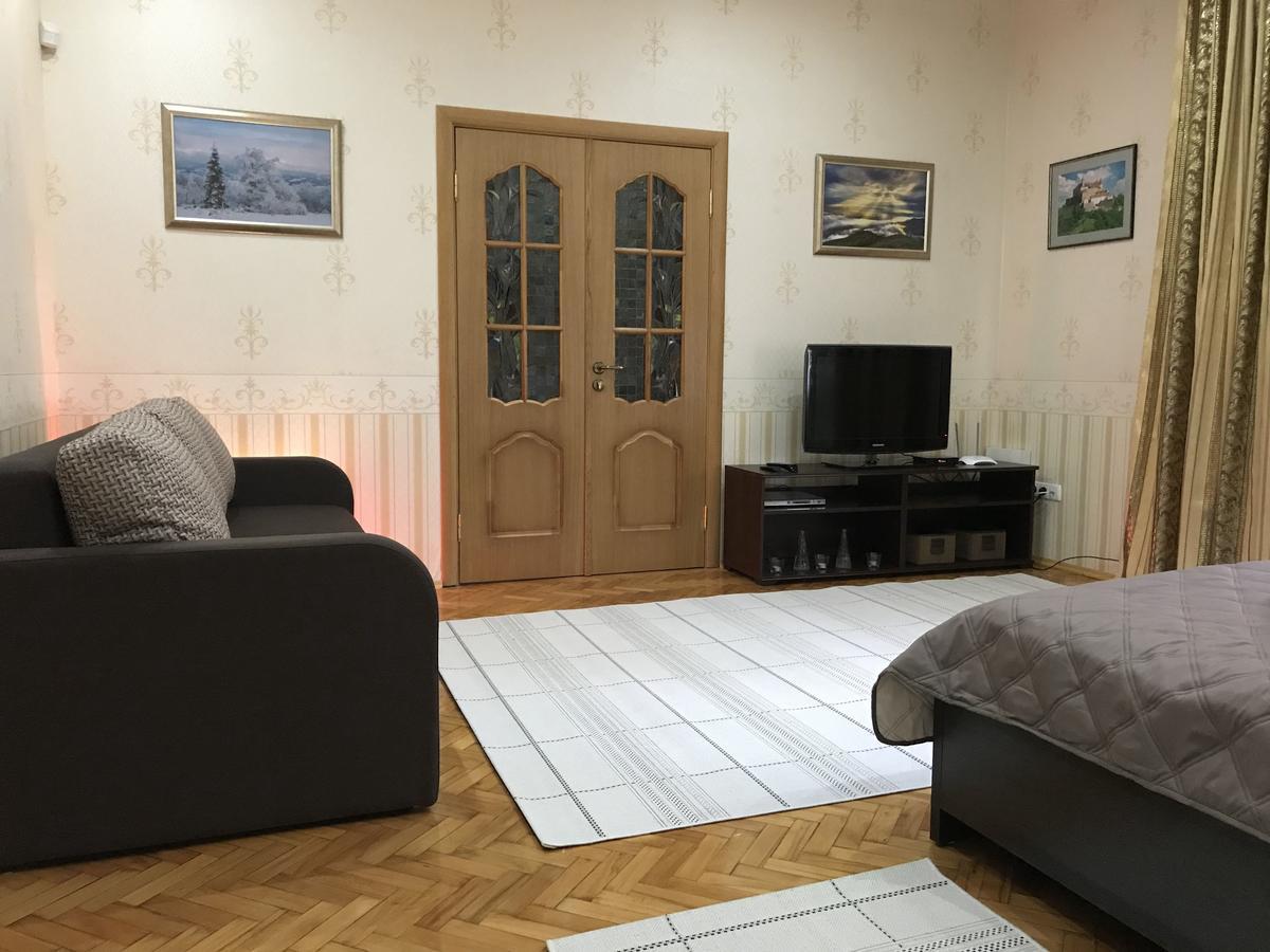 מוקצ'בה Large Apartment In The City Center מראה חיצוני תמונה