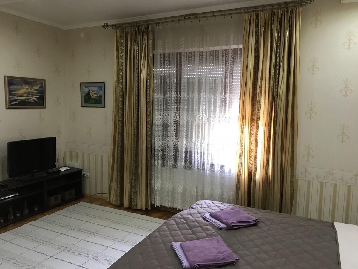מוקצ'בה Large Apartment In The City Center מראה חיצוני תמונה