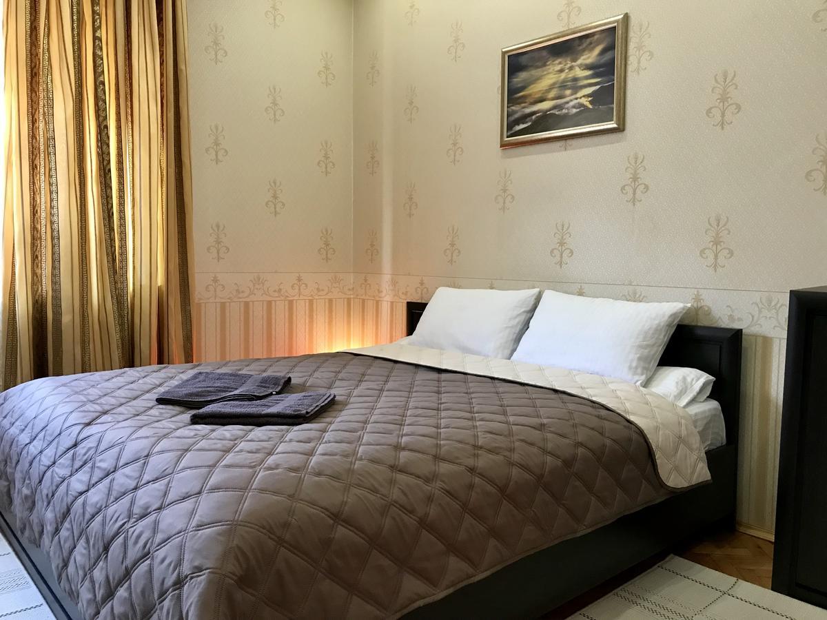 מוקצ'בה Large Apartment In The City Center מראה חיצוני תמונה
